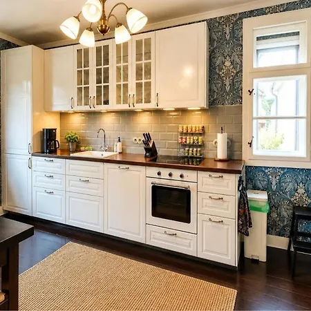 Stylish Retreat In Art Deco Style Vakantiehuis