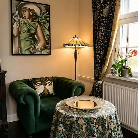 Stylish Retreat In Art Deco Style Vakantiehuis *
